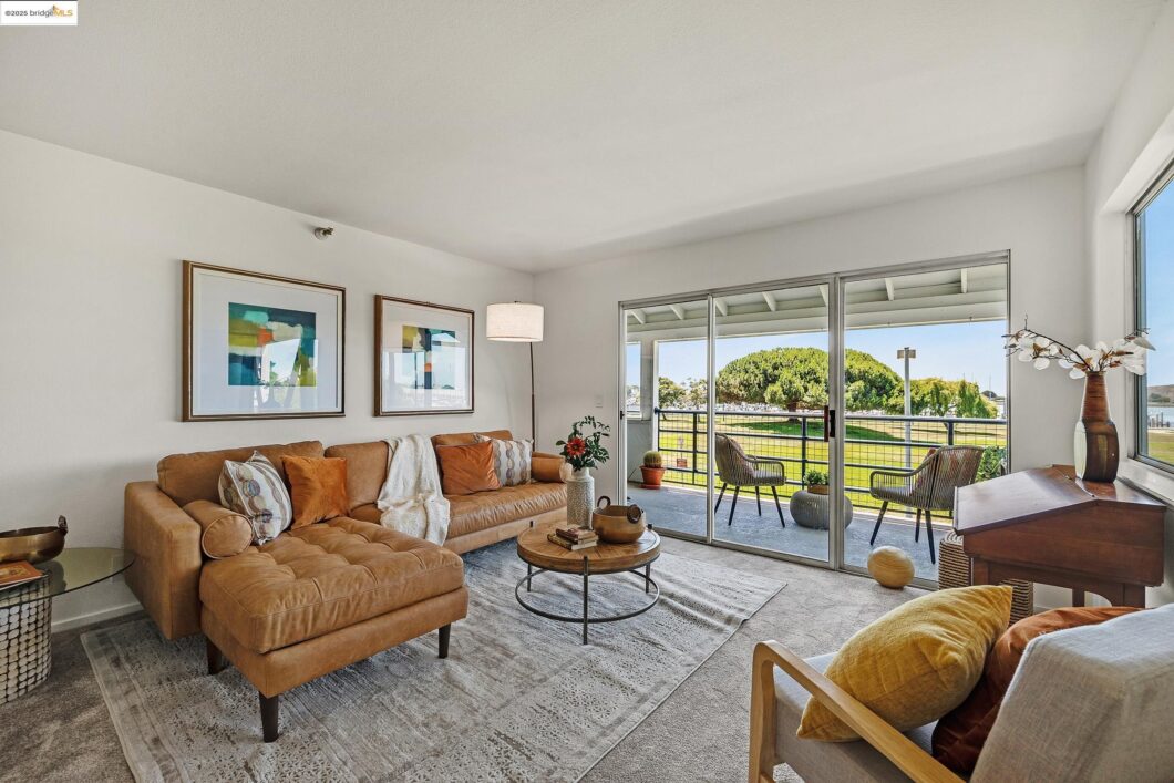 1205 Melville Sq 209 1 41102784