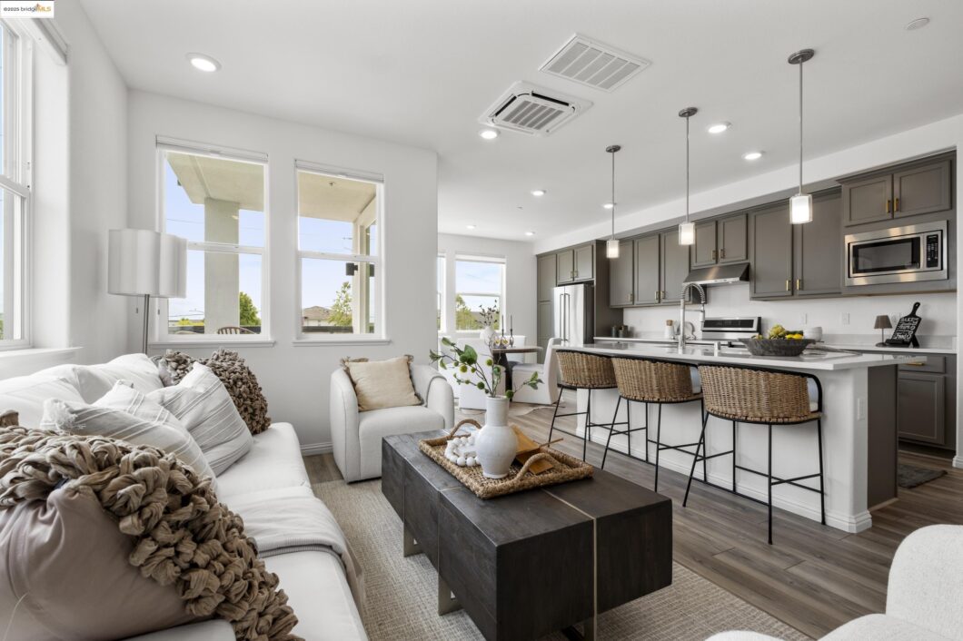 2818 Fifth Street 1 41108243